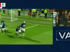Gary Lineker vedie pobúrenie pri „zatiaľ najhoršom rozhodnutí VAR“, keďže Celtic dostal životne dôležité miesto v boji o titul Obrazovka VAR počas zápasu Motherwell vs Celtic