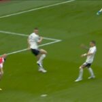 Zdá sa, že Bryan Mbeumo spracoval loptu len chvíľu pred zásahom Matheusa Cunhu