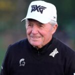 Gary Player (90) sa postaví proti Brysonovi DeChambeau v súťaži push-up v Bielom dome