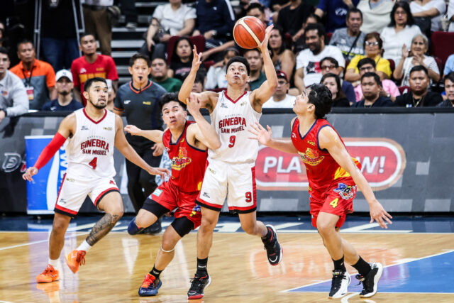 Scottie Thompson z Barangay Ginebra Gin Kings počas zápasu v semifinále PBA Commissioner's Cup 2026 proti Rain or Shine Elasto Painters