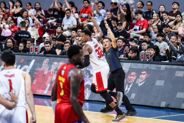 Import Barangay Ginebra Gin Kings Justin Brownlee počas zápasu v semifinále PBA Commissioner's Cup 2026 proti Rain or Shine Elasto Painters.