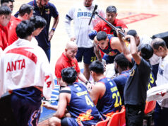 Guiao dáva rekvizity Ginebre, ktorá je hrdá na ROS semis stint Semifinále Yeng Guiao Rain or Shine vs Ginebra PBA