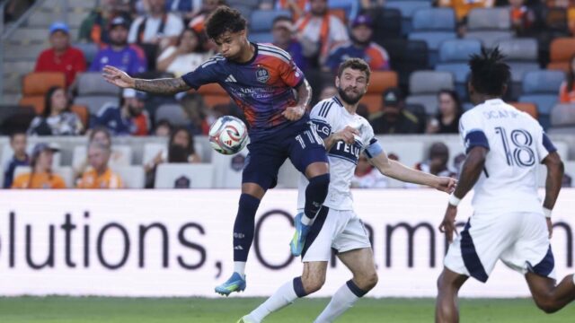 Guilherme skóroval v posledných minútach, keď Houston omráčil 10-členný Vancouver Guilherme skóroval v posledných minútach, keď Houston omráčil 10-členný Vancouver