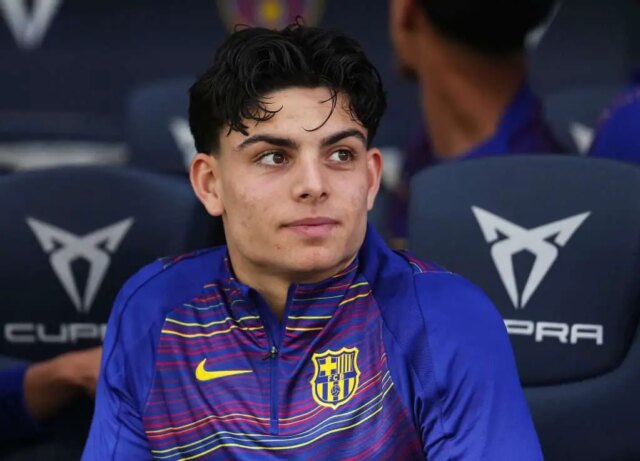 Hansi Flick po prehre s Alavésom chváli dvoch mladíkov Barcelony
