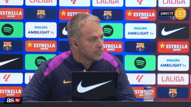 Hansi Flick potvrdil prekvapivé rozhodnutie udržať Barcelonu v obrane
