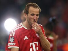 Harry Kane varoval, že by ho na Zlatú loptu mohol poraziť spoluhráč z Bayernu Mníchov MNÍCHOV, NEMECKO - 6. MÁJ: Harry Kane z FC Bayern Mníchov vyzerá skľúčene po tom, čo jeho tím vypadol z Ligy majstrov UEFA po semifinálovom zápase druhej časti Ligy majstrov UEFA 2025/26 medzi FC Bayern Mníchov a Paríž Saint-Germain vo Football Arena Mníchov 6. mája 2026 v nemeckom Mníchove. (Foto: Adam Pretty/Getty Images)