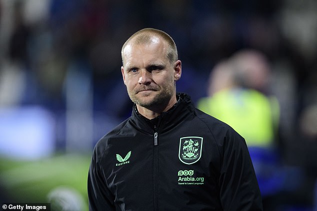 Hlavný tréner EFL opúšťa klub League One dva mesiace po Tréner Huddersfield Town Liam Manning opustil klub z osobných dôvodov