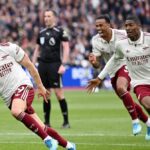 Leandro Trossard z Arsenalu oslavuje gól proti West Hamu