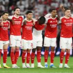 Gabriel z Arsenalu reaguje po premeškaní piatej penalty tímu