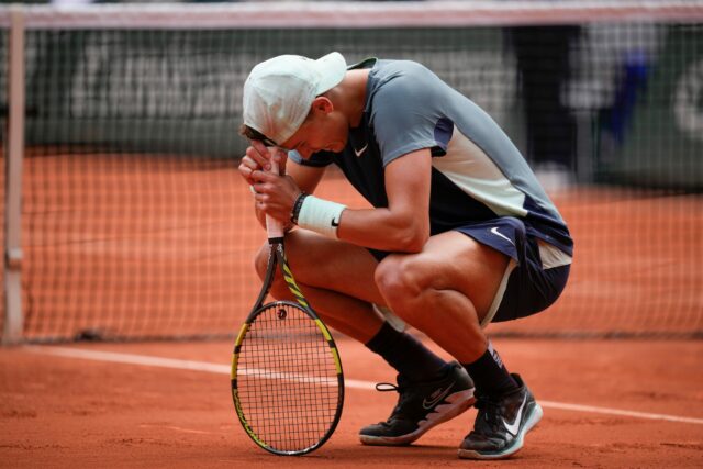 Bývalý hráč prvej päťky Holger Rune sa sťahuje z French Open a svoj návrat po operácii Achillovej šľachy odkladá na trávnatú sezónu budúci mesiac.