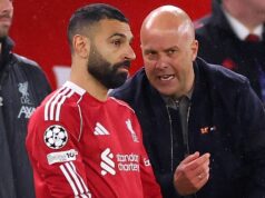 „Hovoril som s Mo Salahom o Arne Slotovi – priznal, že to bolo iné ako Jurgen Klopp.“ Mohamed Salah a Jurgen Klopp, hlavný tréner / manažér Liverpoolu počas zápasu Premier League medzi Liverpool FC a Manchester United