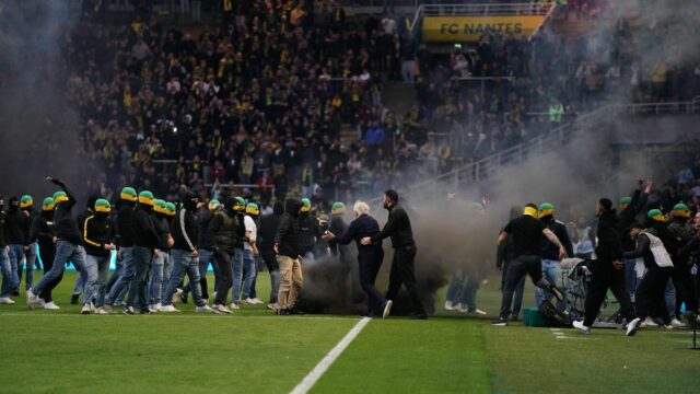 Fanúšikovia Nantes vtrhli na ihrisko, Vahid HALILHODZIC Hlavný tréner Nantes počas zápasu Ligue 1 McDonald's medzi Nantes a Toulouse na Stade de la Beaujoire 17. mája 2026 vo francúzskom Nantes. (Foto Herve Bellenger/Icon Sport cez Getty Images)