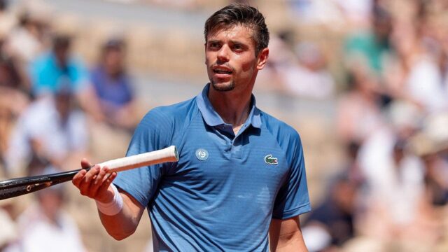 Hráč French Open prosí rozhodcu o núdzovú prestávku v kúpeľni na ihrisku
