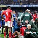 Morgan Gibbs-White a Robert Sanchez utrpeli zranenia hlavy počas zápasu Chelsea Premier League proti Nottinghamu Forest.