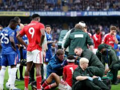 Hráči Chelsea a Nottinghamu Forest utrpeli zranenia po druhom strašidelnom hlavovom súboji Morgan Gibbs-White a Robert Sanchez utrpeli zranenia hlavy počas zápasu Chelsea Premier League proti Nottinghamu Forest.