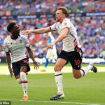 Sam Dalby vryl svoje meno do folklóru Boltona Wanderersa kopom nad Stockport County, aby poslal svoju stranu na šampionát.
