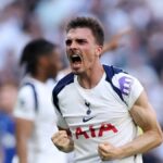 Joao Palhinha oslavuje strelenie gólu svojho tímu počas zápasu Premier League medzi Tottenhamom Hotspur a Evertonom.