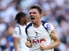 Hrdina zostupu z Tottenhamu je pripravený na okamžitý odchod, keď sa uprednostnia prestupy Joao Palhinha oslavuje strelenie gólu svojho tímu počas zápasu Premier League medzi Tottenhamom Hotspur a Evertonom.