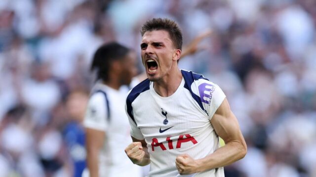 Hrdina zostupu z Tottenhamu je pripravený na okamžitý odchod, keď Joao Palhinha oslavuje strelenie gólu svojho tímu počas zápasu Premier League medzi Tottenhamom Hotspur a Evertonom.