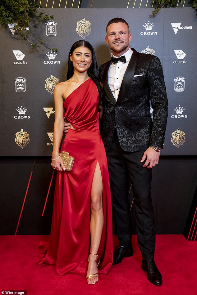 Hviezda AFL Steven May odhaľuje tajné zrútenie duševného zdravia za Víťaz premiéry Melbourne Demons Steven May (na snímke s partnerom Sachi Dade) odhalil duševné zrútenie, ktoré podnietilo jeho šokový odchod do dôchodku.
