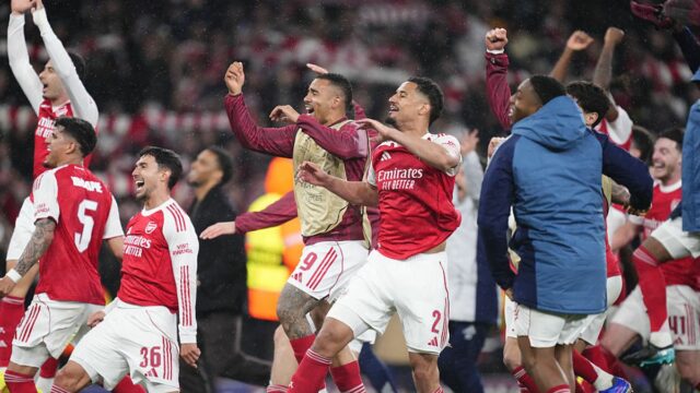 Arsenal má tri víťazstvá z historického double