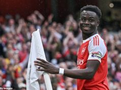 Hviezda Arsenalu, ktorá dôrazne odpovedala na svojich kritikov, a prekvapivá zmena Mikel Arteta si zaslúži obrovské uznanie za to, že Gunners odvetrali obavy z „fľašovania“ vo Fulhame, píše ISAAN KHAN. Zdá sa, že Arsenal vedený Bukayom Sakom v prvom polčase prehodil prepínač, keď odfúkol Fulham.