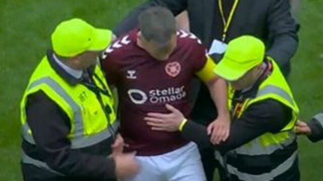 Hviezda Bloodied Hearts použitá ako ľudský štít počas keltského násilia, keď si spomína na trýznivý moment
