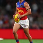 Hviezda Brisbane Lions Hugh McCluggage (na obrázku) priznal, že jeho klub sa mýlil, keď nedávno použil priateľku konkurenčného hráča na sánkovanie.