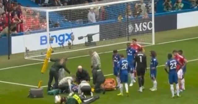 Hviezda Chelsea Jesse Derry dostáva kyslík a naťahuje sa po hororovom zranení | Futbal | Šport
