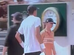 Hviezda French Open Rafael Jodar hovorí v klipe, na ktorom „strká“ dievča do lopty uprostred odporu Tenisovú hviezdu Rafaela Jodara obvinili z toho, že mu na French Open odstrčil loptičku z cesty