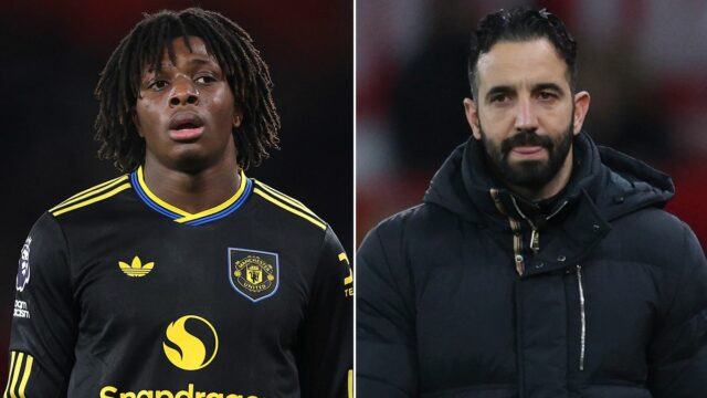 Patrick Chinazaekpere Dorgu z Manchestru United hovorí počas tréningu 16. kola UEFA 2024/2025 a tlačovej konferencie v Carringtone