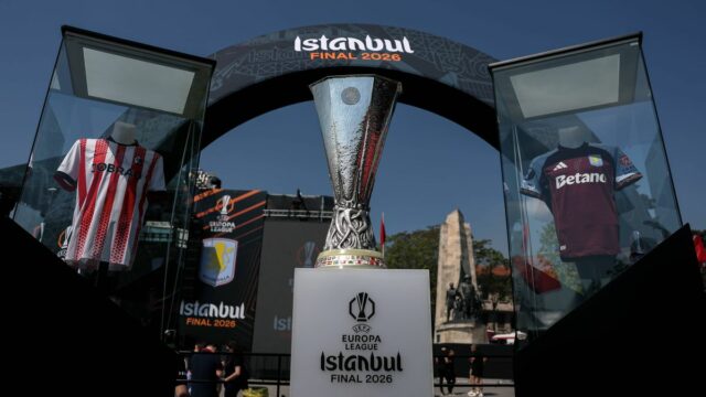 ISTANBUL, TURECKO - 19. mája: trofej Európskej ligy UEFA pred zápasom finále Európskej ligy UEFA 2026 medzi SC Freiburg a Aston Villa FC 19. mája 2026 v Istanbule v Turecku. (Foto: Ahmad Mora – UEFA/UEFA cez Getty Images)