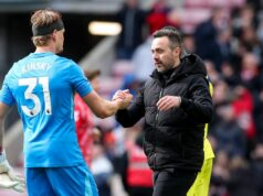 Hviezda Tottenhamu hodnotí šance na zostup a odhaľuje osemslovný odkaz Roberta De Zerbiho Manažér Tottenhamu Hotspur Roberto De Zerbi si potriasol rukou s Antoninom Kinským na konci zápasu Premier League medzi Sunderlandom a Tottenhamom Hotspur na štadióne Light 12. apríla 2026 v Sunderlande v Spojenom kráľovstve.