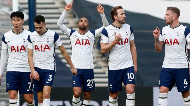 Hviezda Tottenhamu, ktorá si zahrala vo finále Ligy majstrov, ponúka Hráči Tottenhamu oslavujú