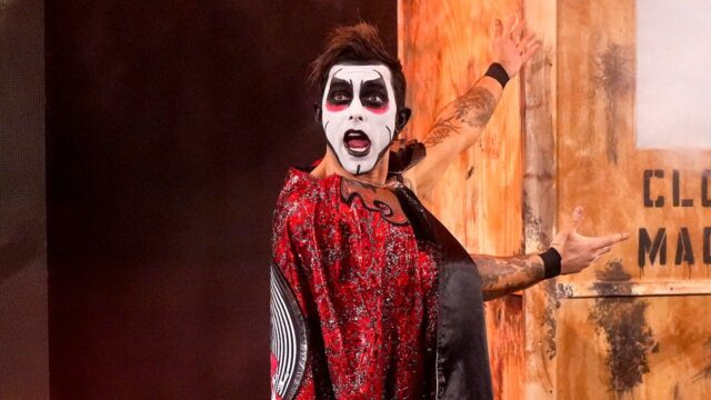 Hviezda WWE Danhausen získala víťazné kolo po tom, čo Knicks Hviezda WWE Danhausen získala víťazné kolo po tom, čo Knicks porazil Cavaliers