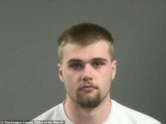 Hviezdneho univerzitného quarterbacka Drakea Lindseyho zatkli za pitie alkoholu neplnoletými osobami a držanie falošného preukazu totožnosti Začínajúci rozohrávač Minnesoty Golden Gophers Drake Lindsey bol zatknutý v piatok v skorých ranných hodinách v jeho rodnom meste Fayetteville v štáte Arkansas.