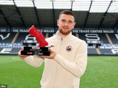 Hviezdy EFL získali vôbec prvú ČERVENÚ topánku: Prečo si hviezdy Swansea City a Leyton Orient delia novú cenu po skončení sezóny futbalovej ligy Úvodná červená čižma bola rozdaná dvom hráčom v anglickej futbalovej lige