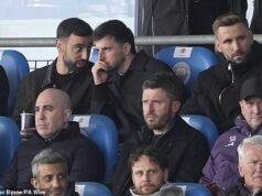 Hviezdy Man United povzbudzujú deti vo finále FA Youth Cup: Michael Carrick privádza Bruna Fernandesa, Masona Mounta a Luka Shawa na súboj s Man City – s Pepom Guardiolom tiež vrhá pohľad na budúce hviezdy Michael Carrick a niekoľko hviezd prvého tímu vrátane Bruna Fernandesa prejavili podporu mladíkom Man United vo finále FA Youth Cup proti úhlavným rivalom Man City.
