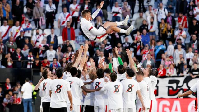 Hviezdy Rayo Vallecano platia za pivo po emotívnej pocte Trejo
