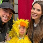 Federico Valverde (vľavo) sa vynoril prvýkrát od chvíle, keď ho kvôli nehode na tréningovom ihrisku s Aurelienom Tchouamenim hospitalizovali