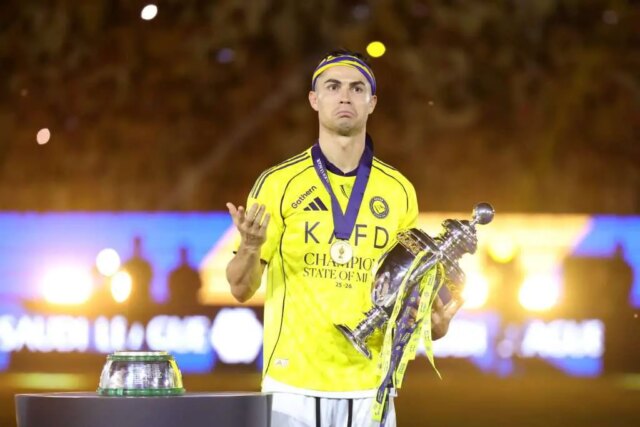 Hviezdy Realu Madrid gratulujú Cristianovi Ronaldovi k dlho očakávanému saudskoarabskému titulu
