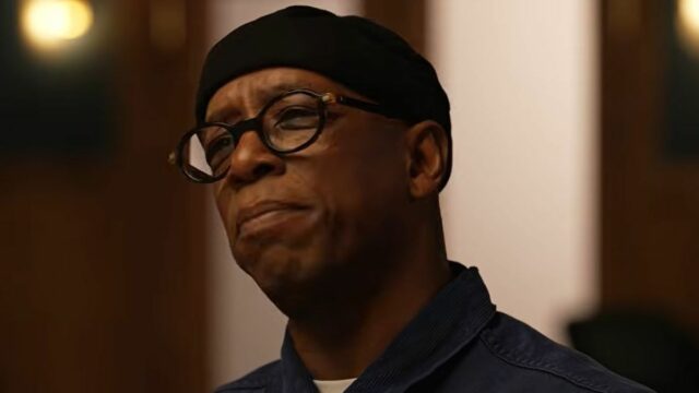 Ian Wright sa pozerá