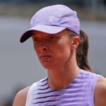 Iga Swiatek dostal tvrdú kritiku po „úplnom kolapse“ pri odchode z French Open
