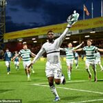 Kelechi Iheanacho oslavuje po skórovaní neskorého víťaza Celticu proti Motherwell