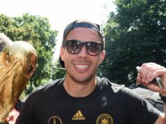 Ikona Arsenalu, ktorý vyhrala majstrovstvá sveta, odchádza do dôchodku, aby si kúpila futbalový klub a spravovala kebabové impérium Lukas Podolski s majstrovstvami sveta