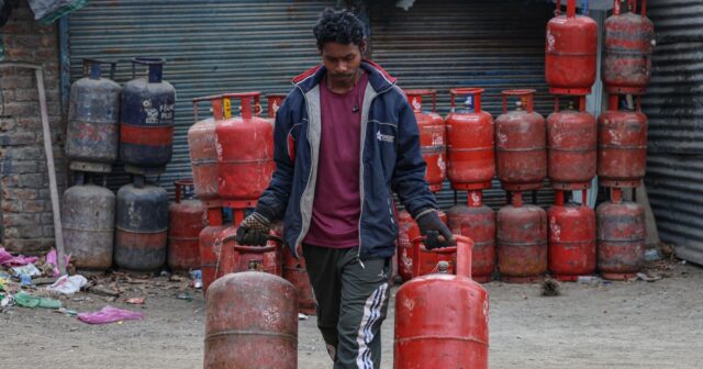 India zvyšuje ceny pohonných hmôt v dôsledku iránskej krízy | Americko-izraelská vojna proti Iran News
