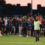 Bzučanie: Fanúšikovia vbehnú na ihrisko v Galway, aby zablahoželali hráčom