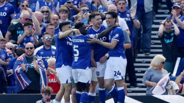 Ipswich Town postúpil do Premier League po druhom mieste v Championship; Wrexham vynechá play-off
