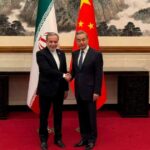 Iránsky Araghchi rokuje s čínskym Wang Yi v Pekingu | Americko-izraelská vojna proti Iran News