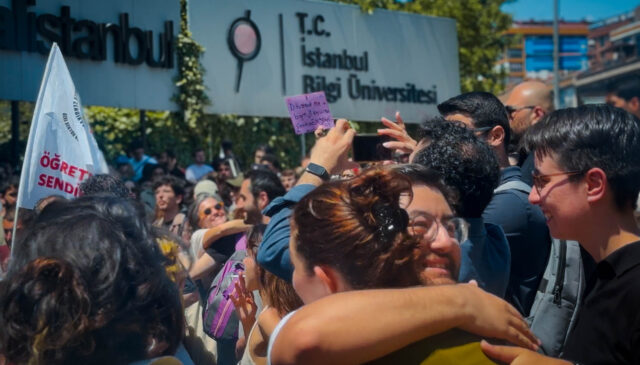 Istanbulská univerzita Bilgi bola znovu otvorená po policajnom zásahu | Protesty
